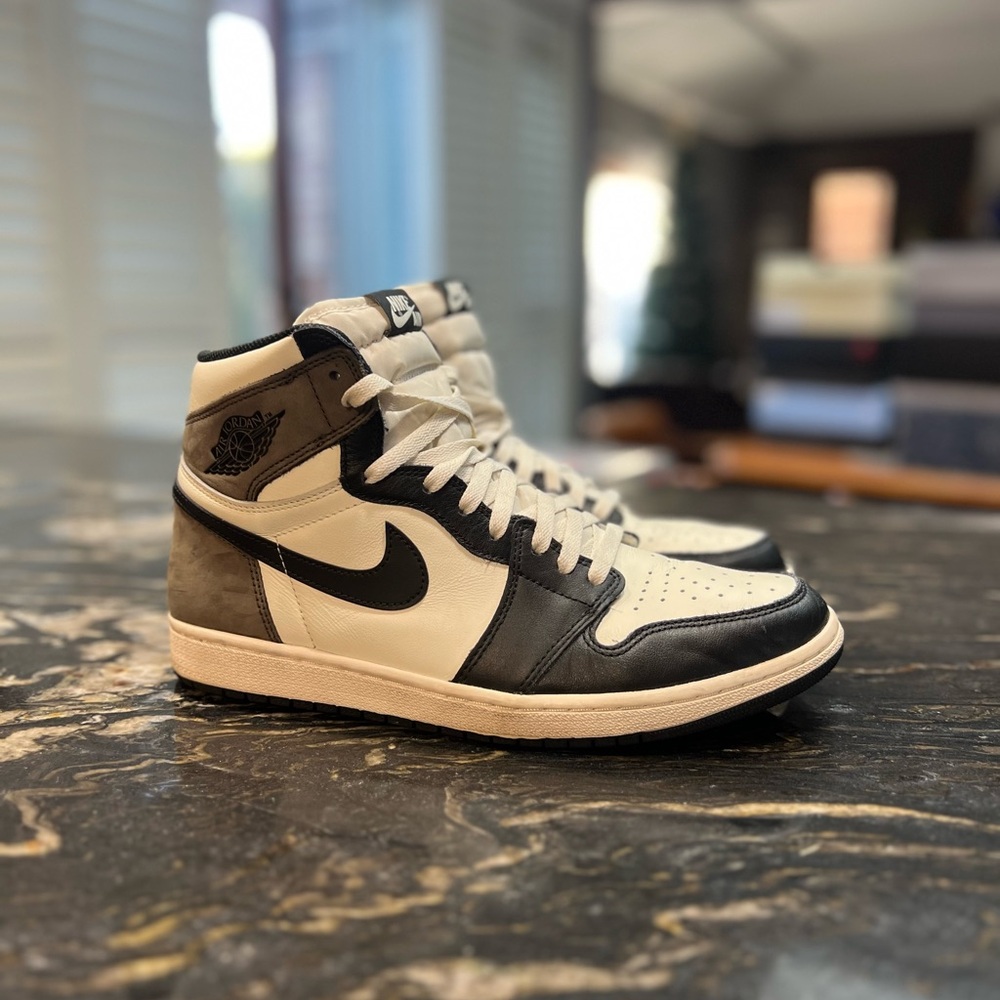 Nike Air Jordan 1 Retro High Dark Mocha
